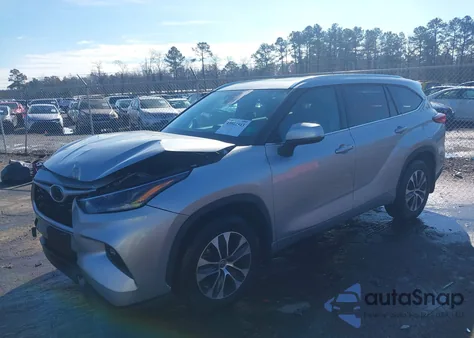 2021 Toyota Highlander Xle z USA, uszkodzony, nr VIN 5TDGZRBH6MS544078